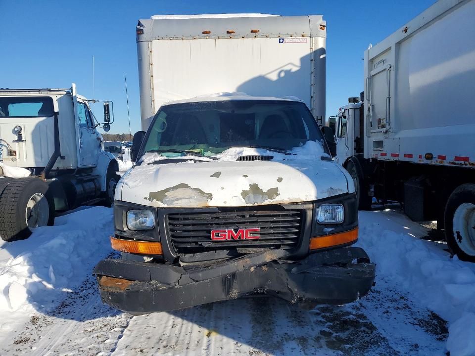 2011 GMC Savana Cutaway G3500