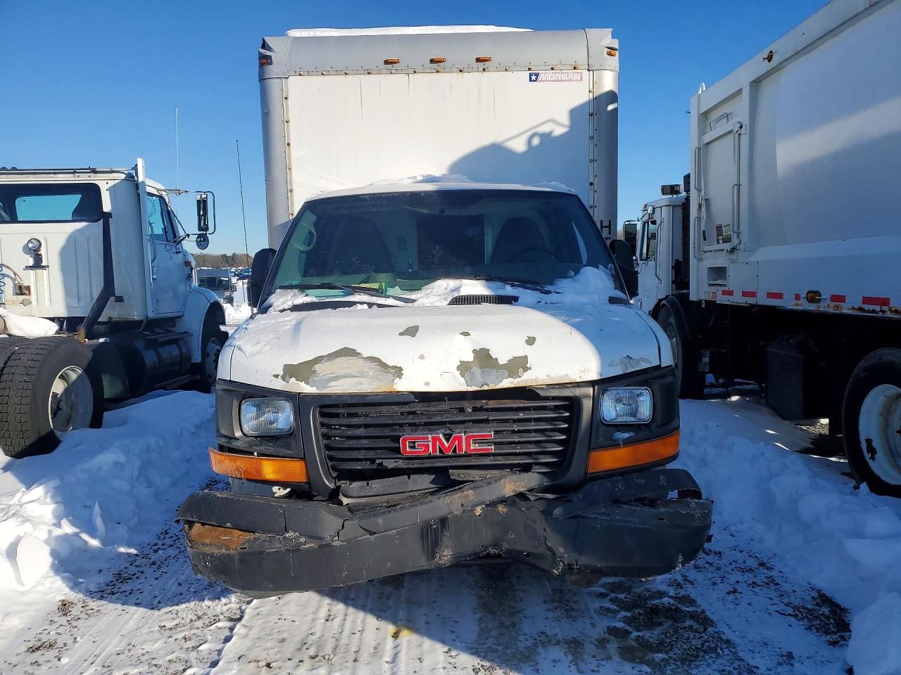 2011 GMC Savana Cutaway G3500