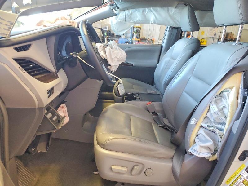 2017 Toyota Sienna xle 8-passenger