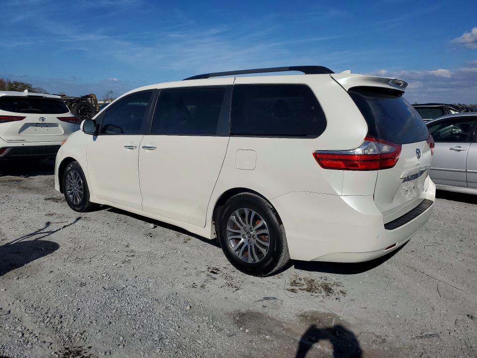2018 Toyota Sienna xle 8-passenger