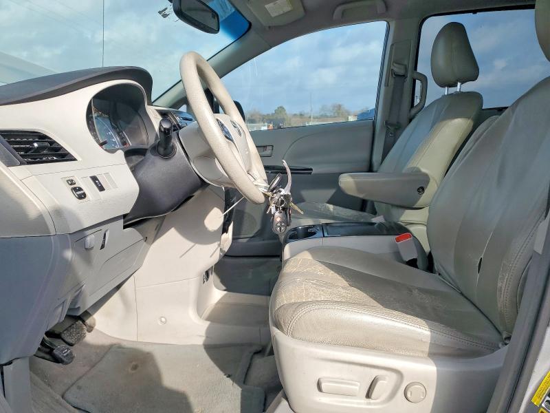 2011 Toyota Sienna le