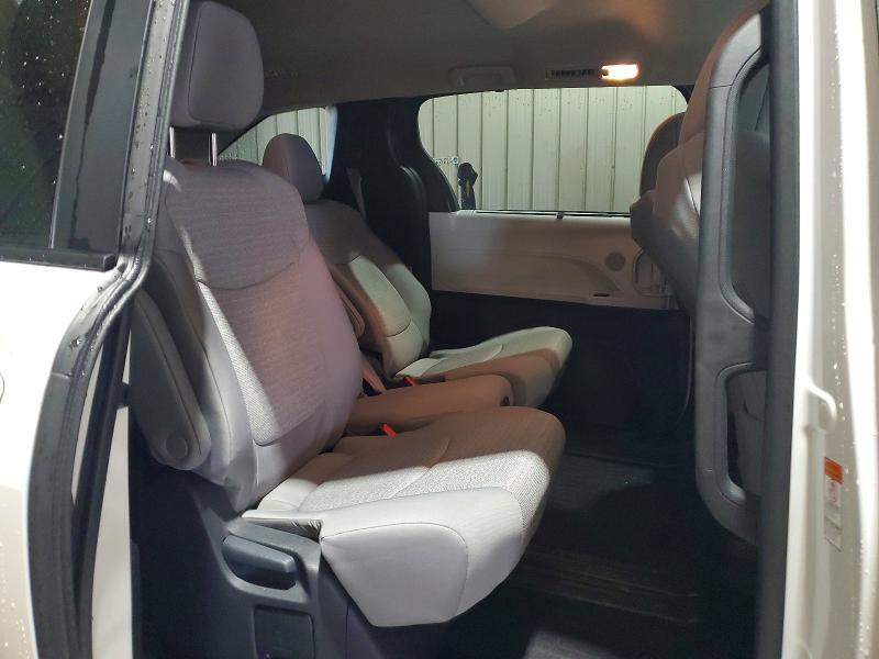2025 Toyota Sienna le