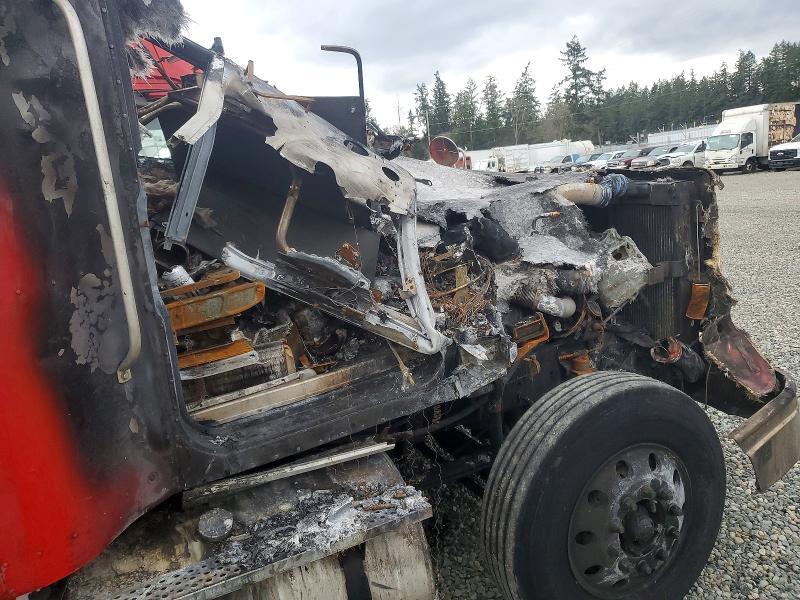 2005 International 9200I Semi Truck