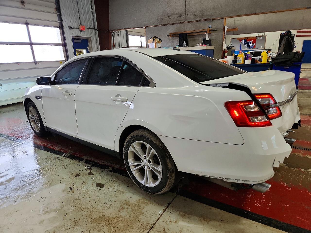 2015 Ford Taurus se