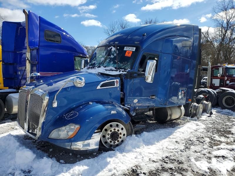 2017 Kenworth T680 Semi Truck