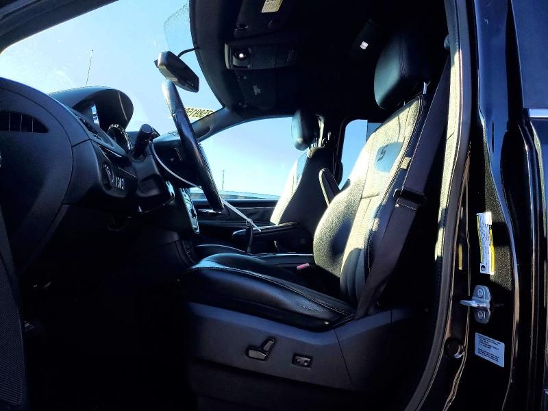 2015 Chrysler Town & Country s