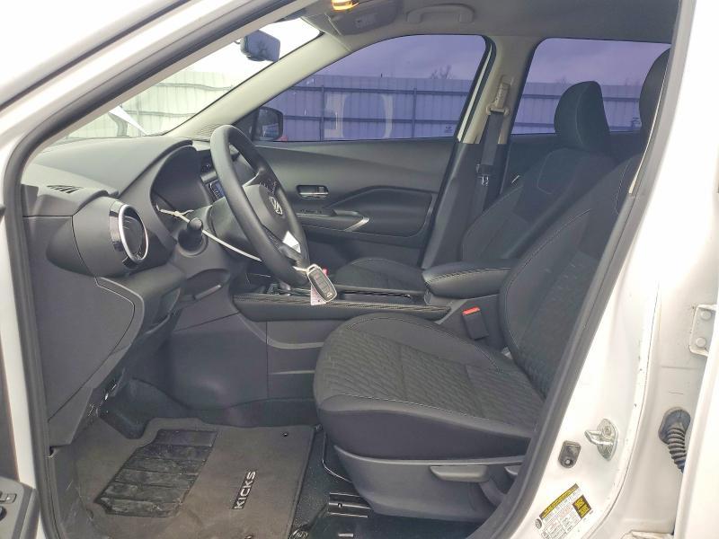 2023 Nissan Kicks sv