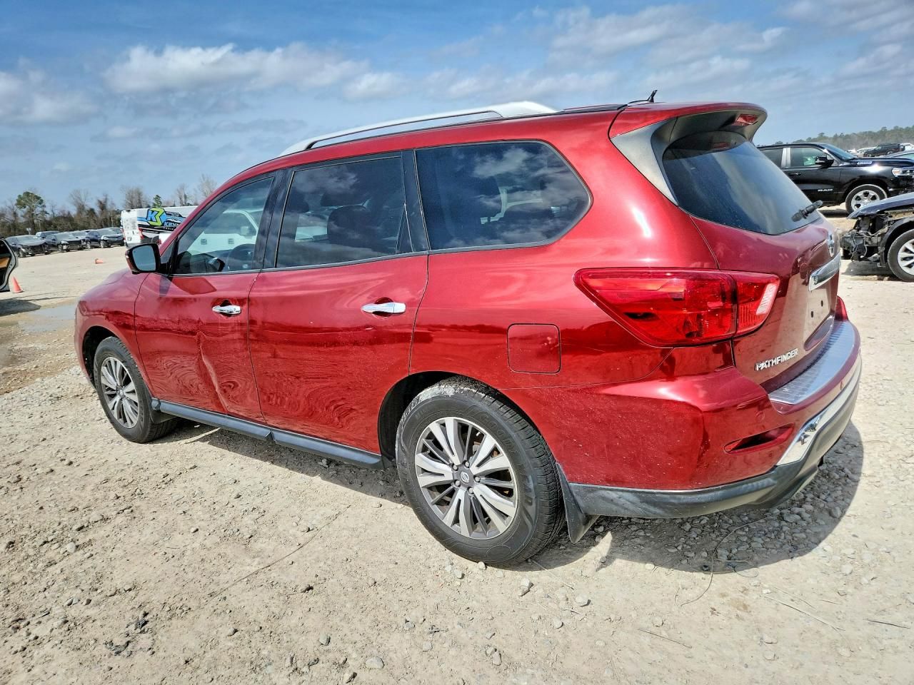 2017 Nissan Pathfinder sl