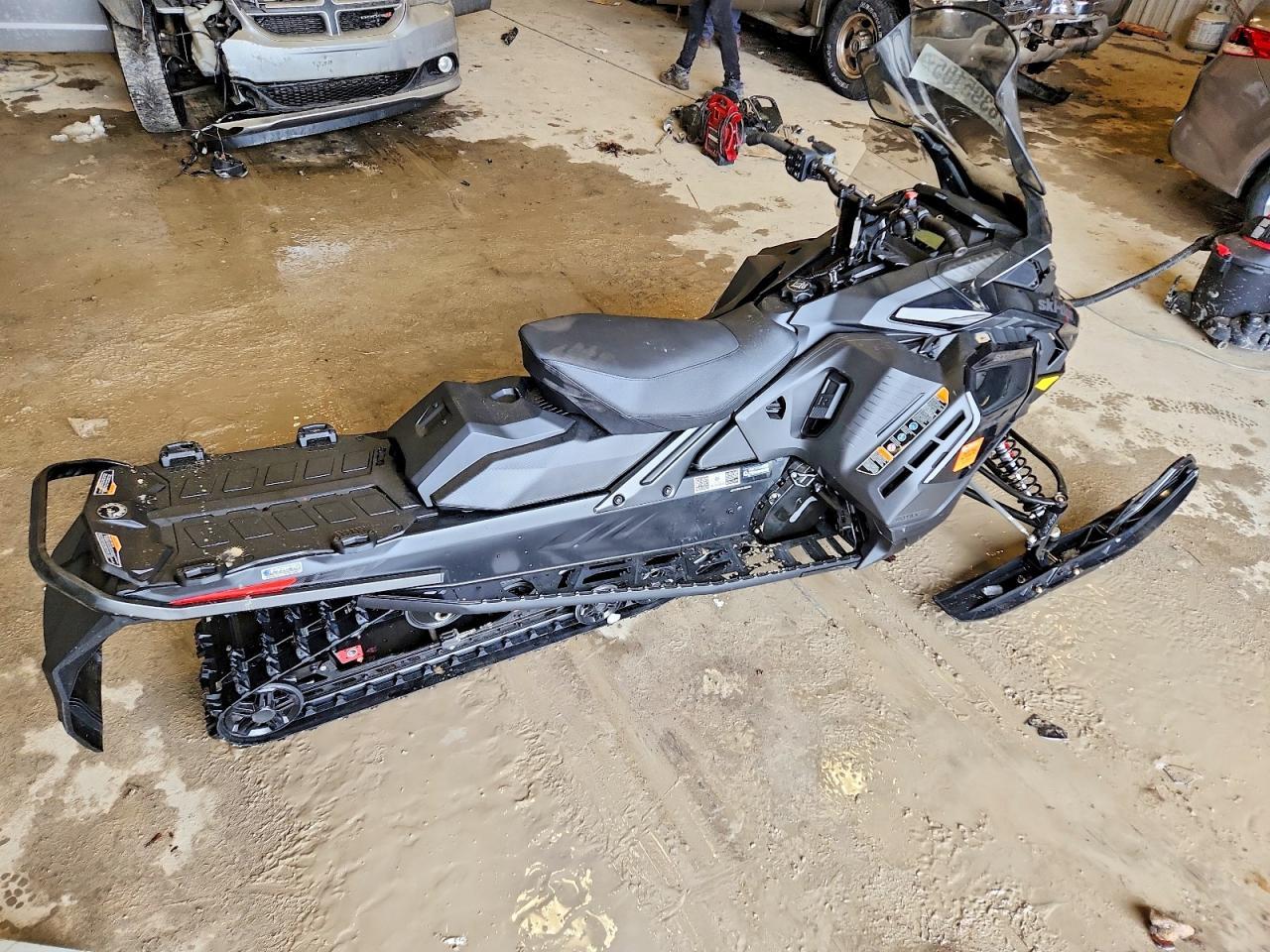 2024 Skidoo Summit X85