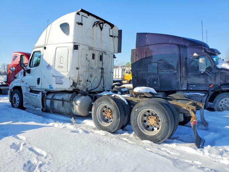 2013 Freightliner Cascadia Semi Truck