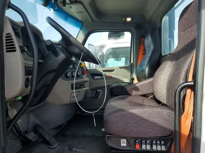 2019 Peterbilt 579-semi Truck