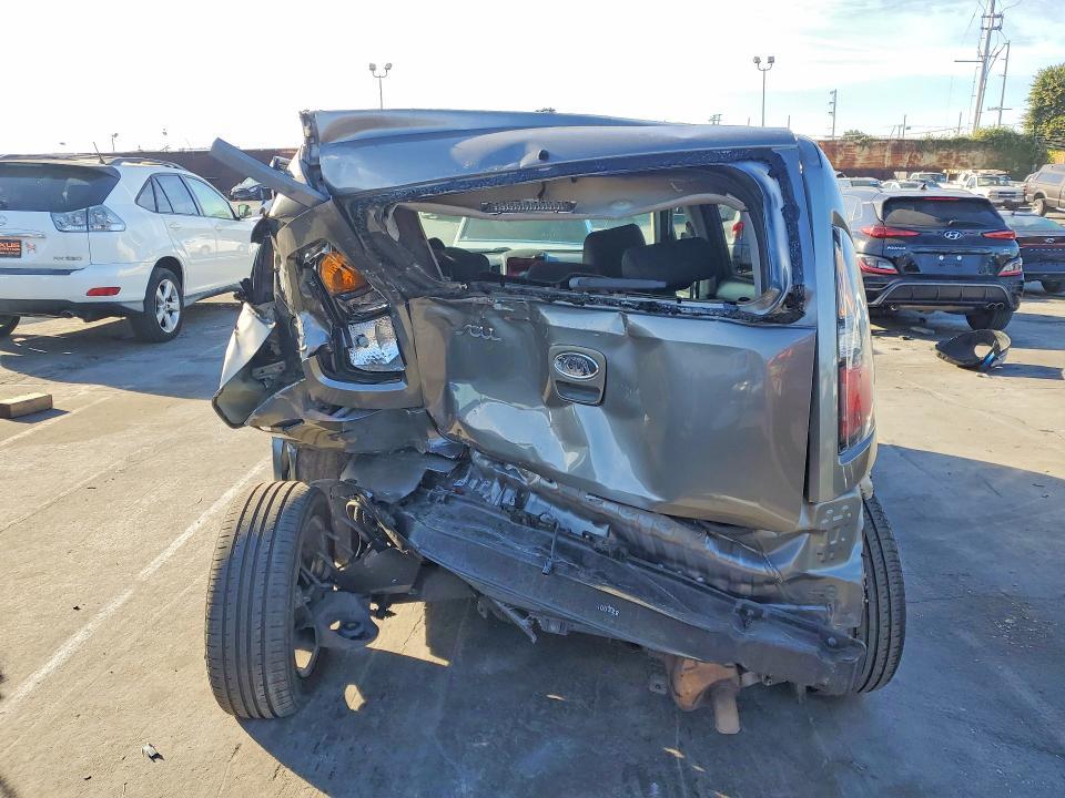 2010 KIA Soul +