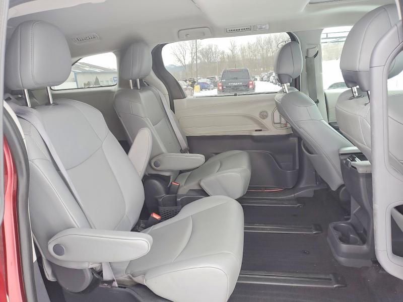 2023 Toyota Sienna xle