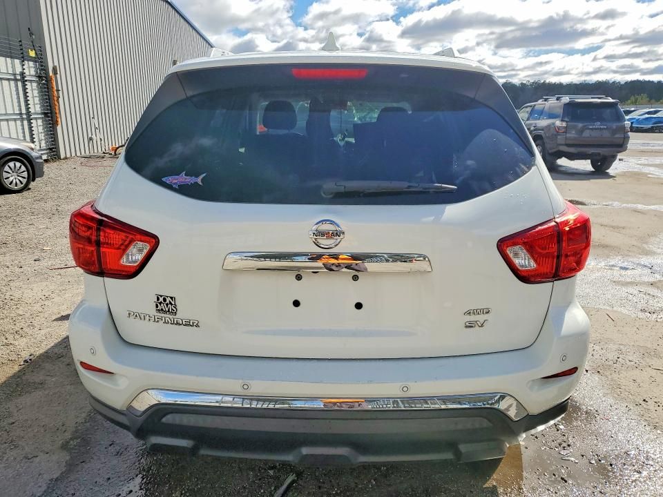 2020 Nissan Pathfinder sv