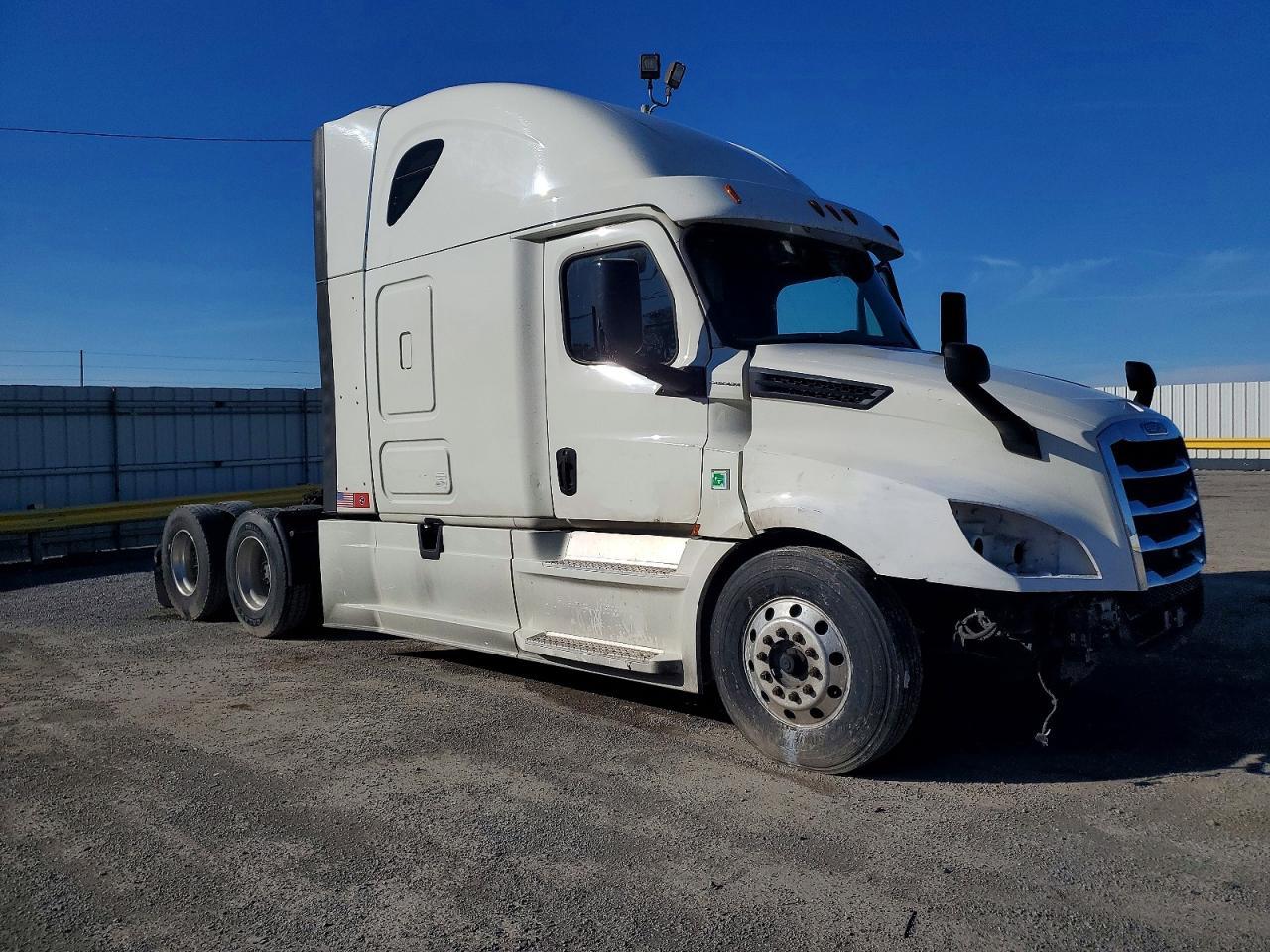 2018 Freightliner Cascadia 126 Semi Truck