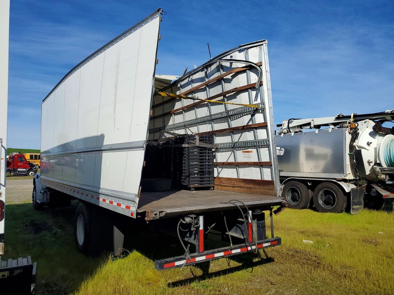 2022 Freigliner 2022 Freightliner Business Class M2 BOX Truck