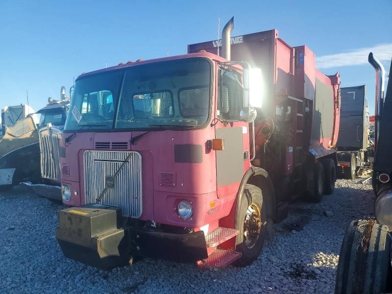 2003 Volvo Wxr Refuse Truck