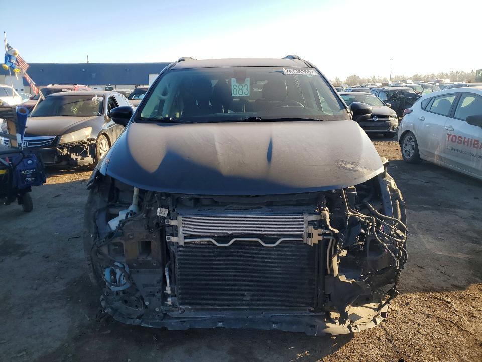 2020 Chrysler Voyager lxi