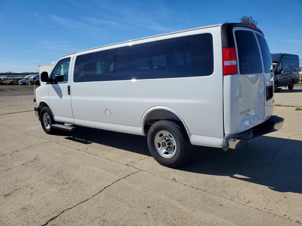 2025 GMC Savana G3500 LT