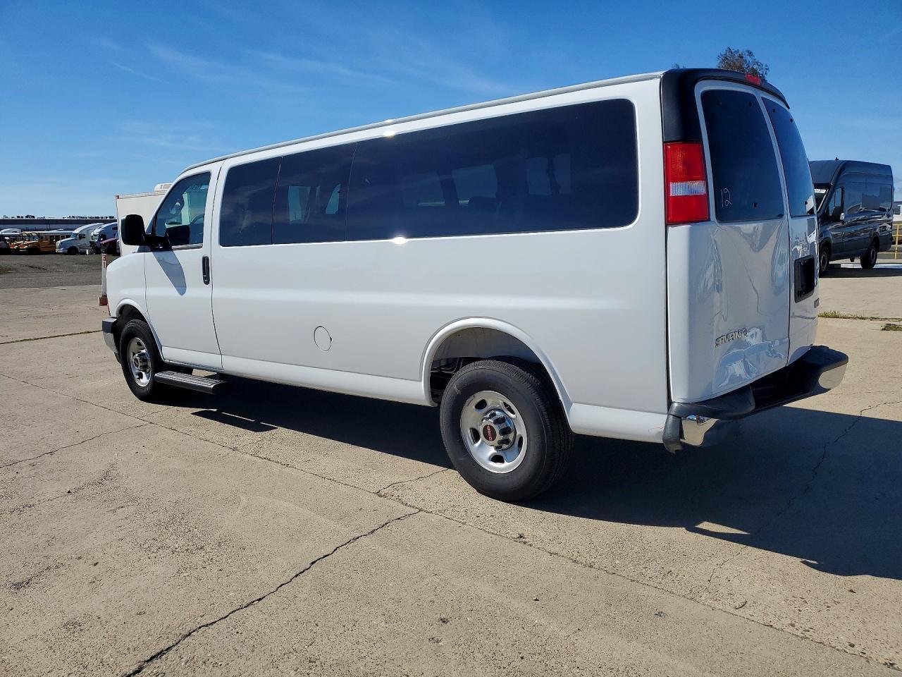 2025 GMC Savana G3500 LT
