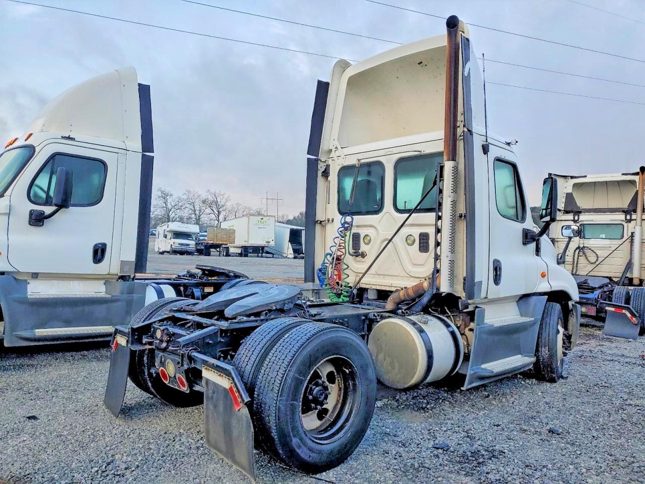 2016 Freightliner Cascadia 125 Semi Truck