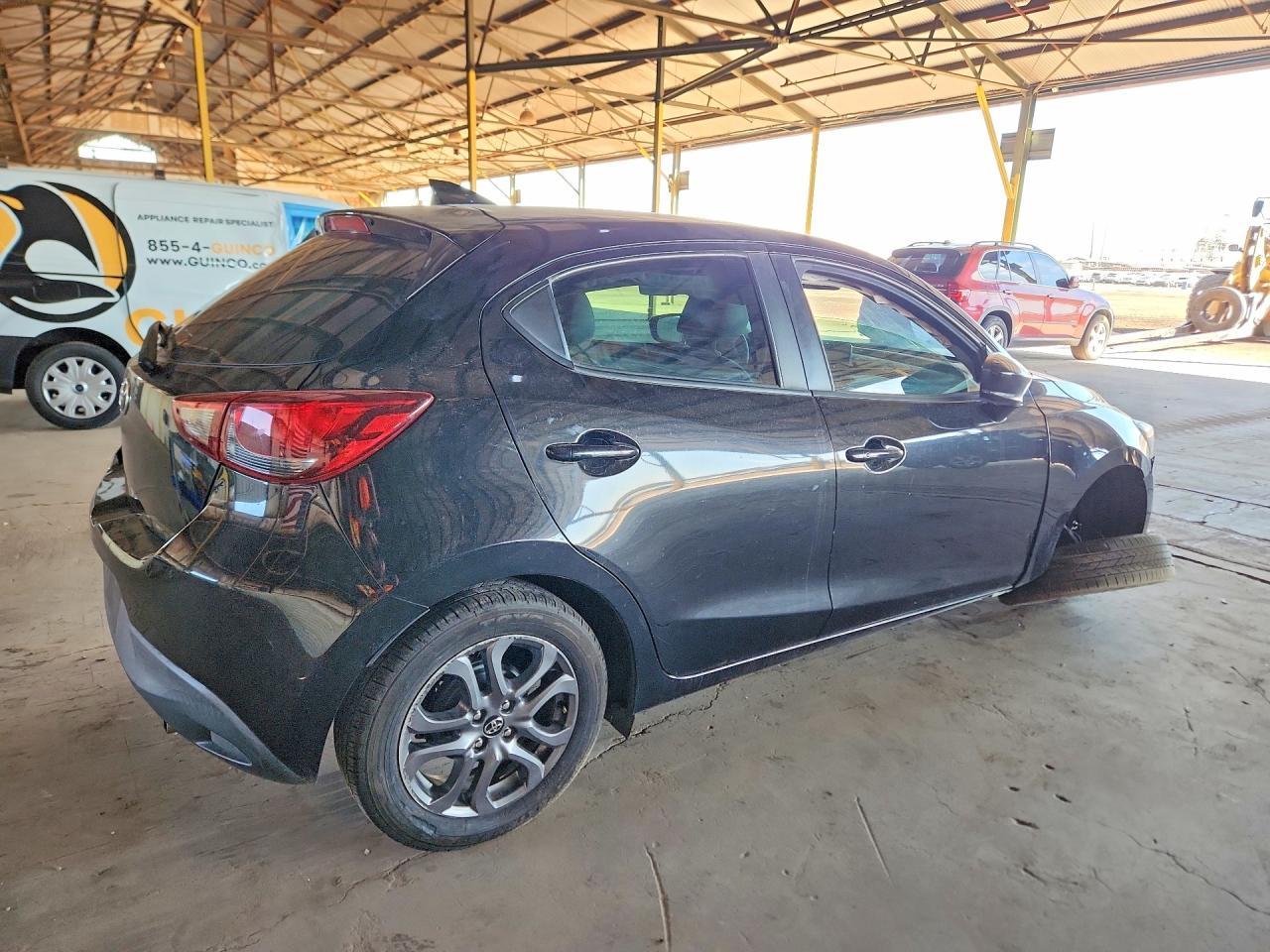 2020 Toyota Yaris Hatchback le