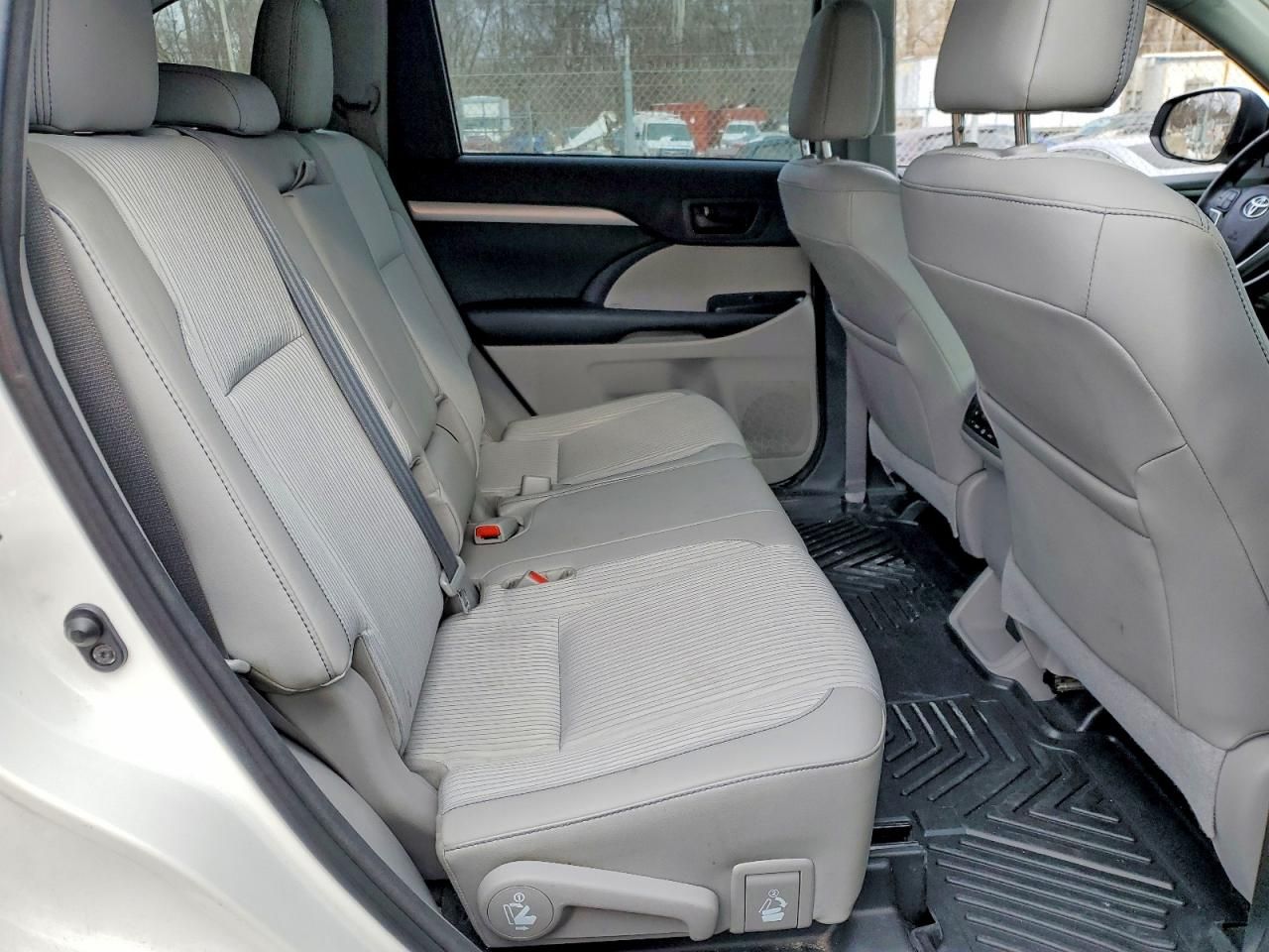 2015 Toyota Highlander le