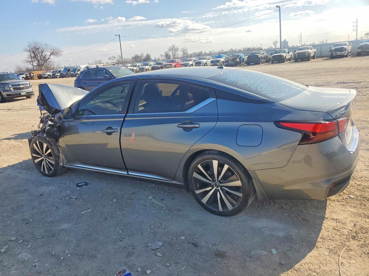 2020 Niss Altima
