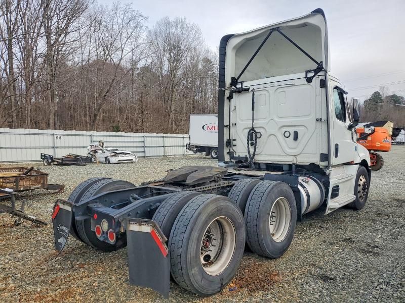 2021 Freigliner 2021 Freightliner Cascadia 126 Semi Truck
