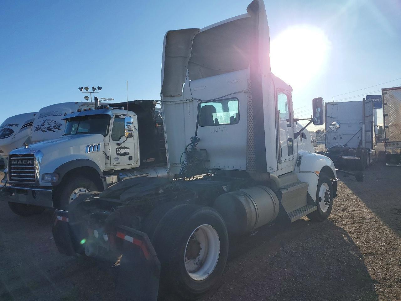 2013 Kenworth T660 Semi Truck