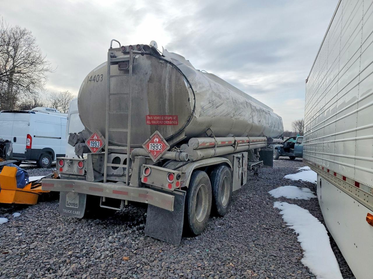 2011 LBT TAG-HA2-EDT9500X4DB Fuel Tank Trailer