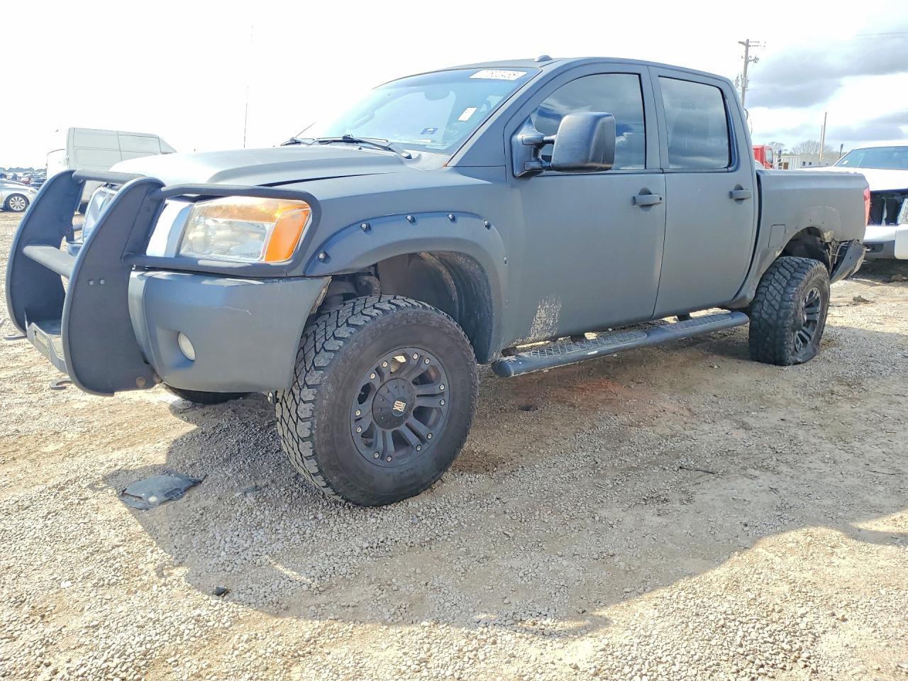 2013 Nissan Titan SV