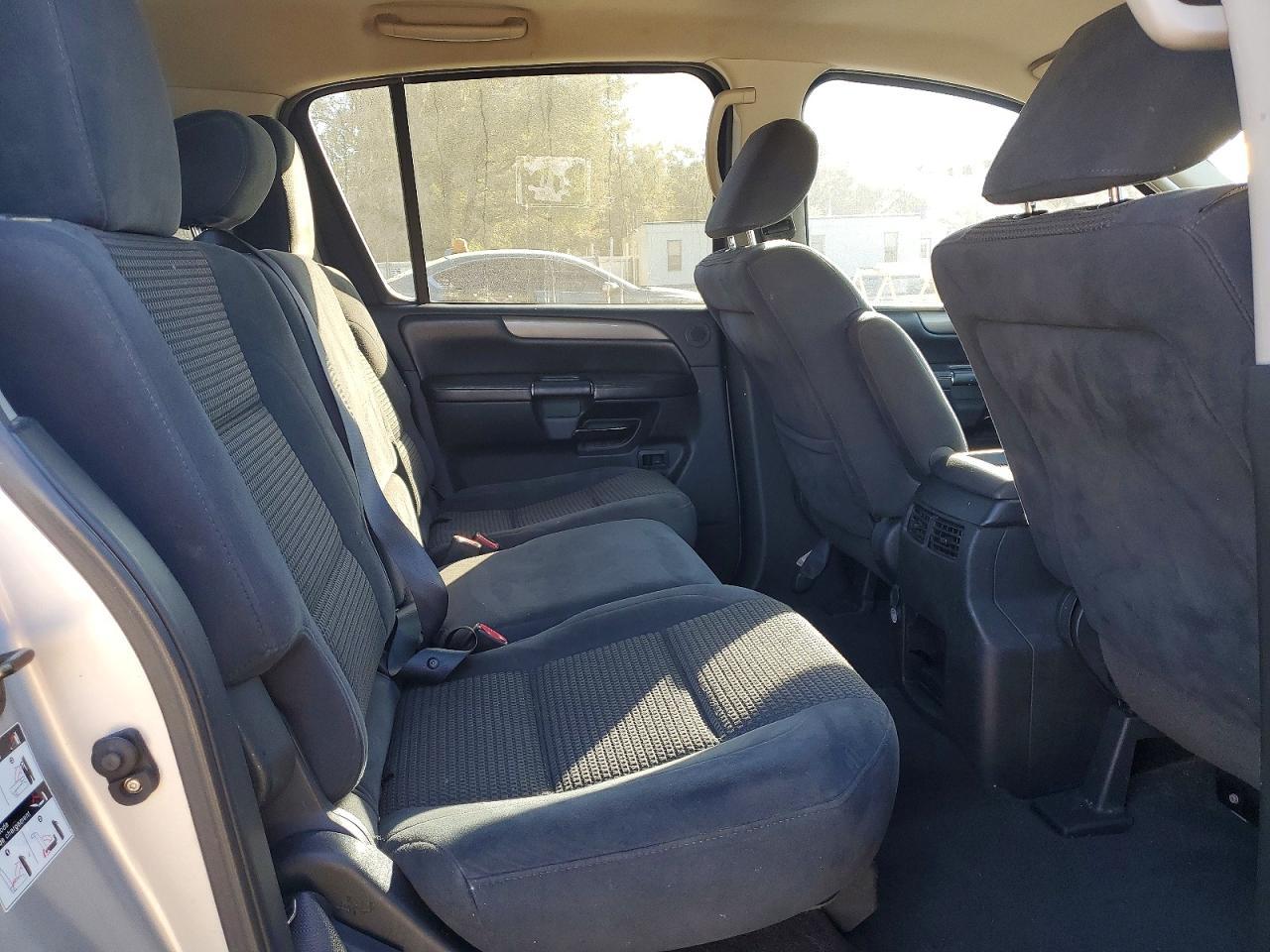 2013 Nissan Armada sv