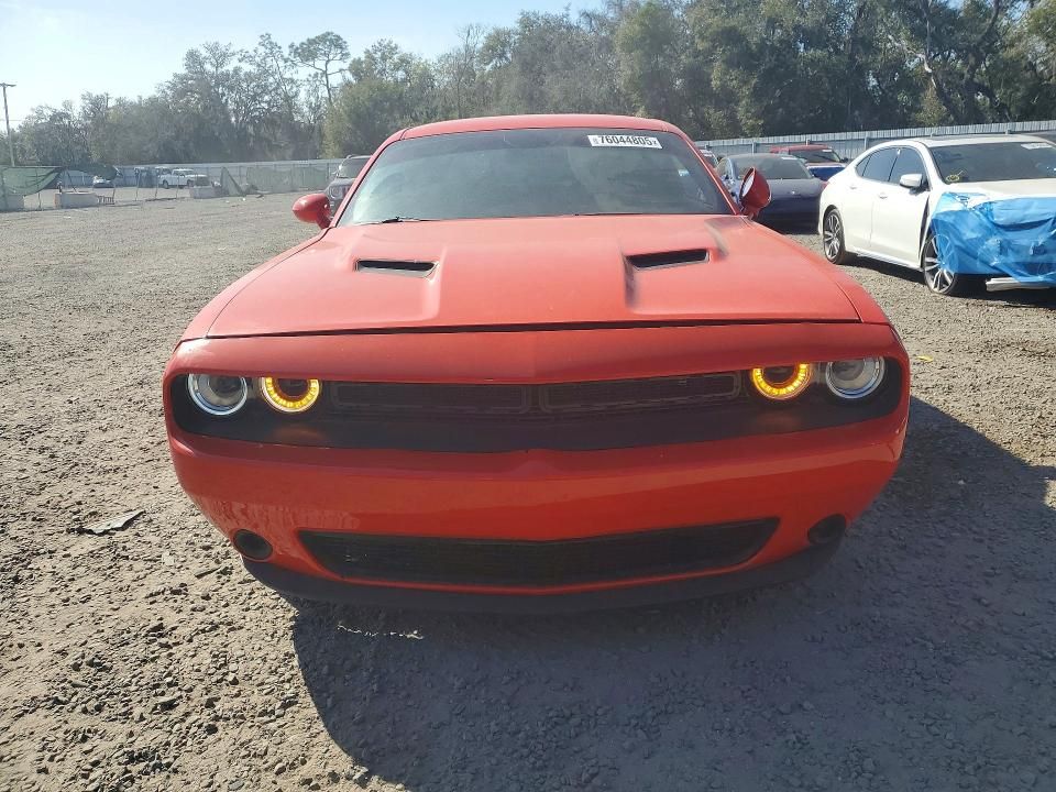 2016 Dodge Challenger sxt