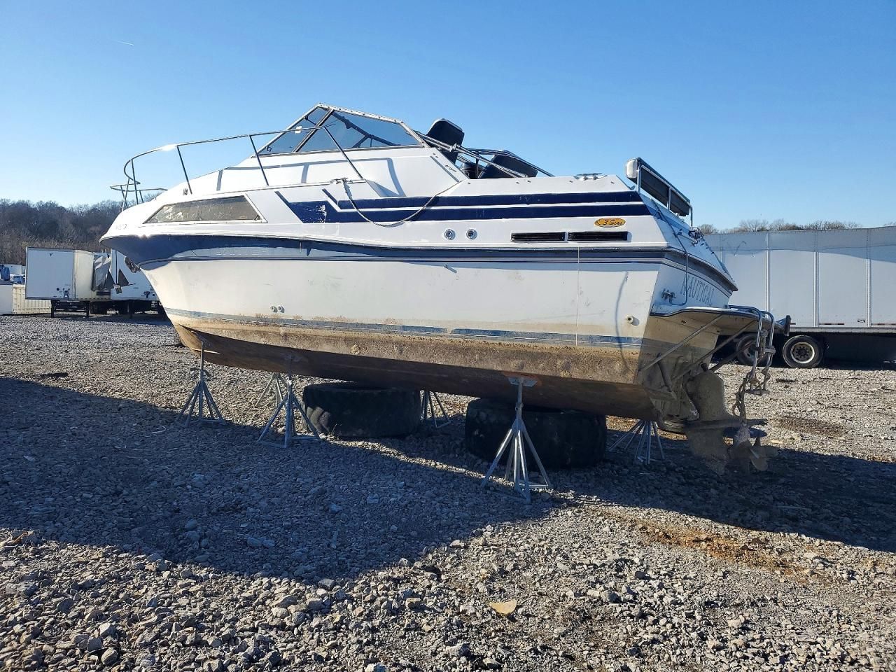 1989 Carver Yachts Boat