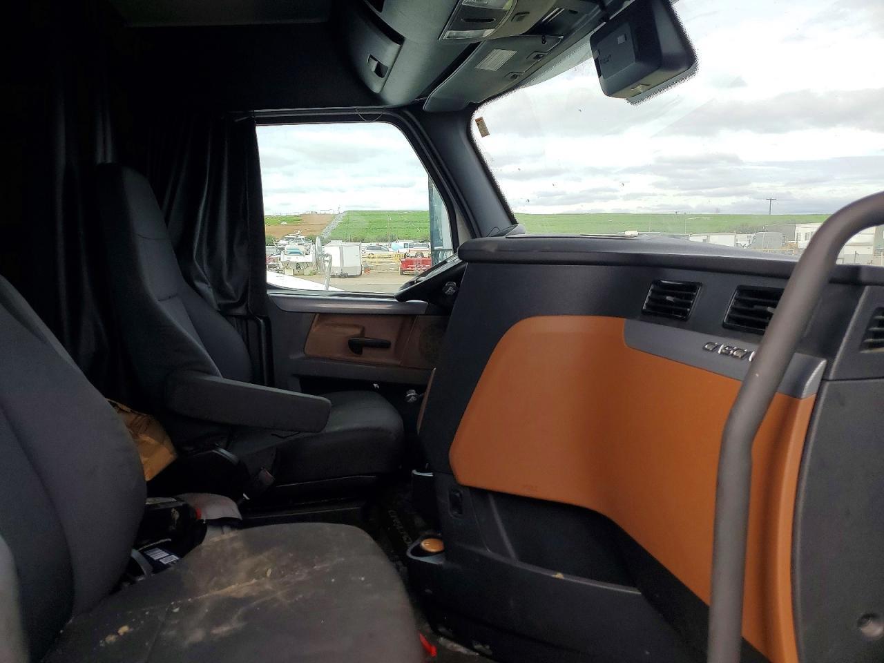 2022 Freigliner 2022 Freightliner Cascadia 126 Semi Truck
