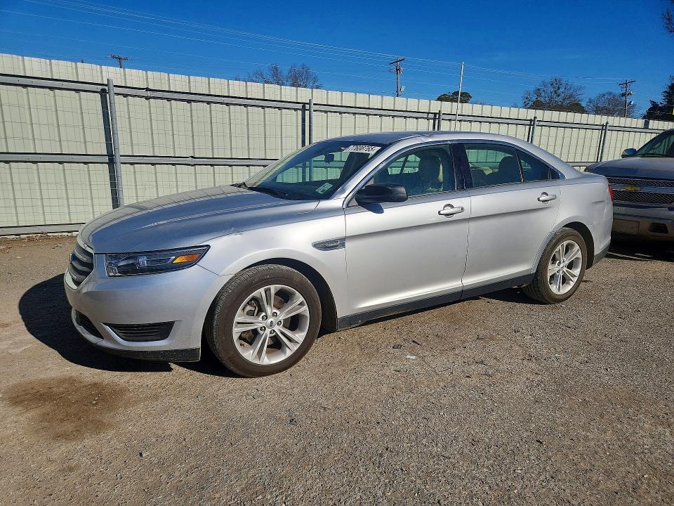 2015 Ford Taurus se