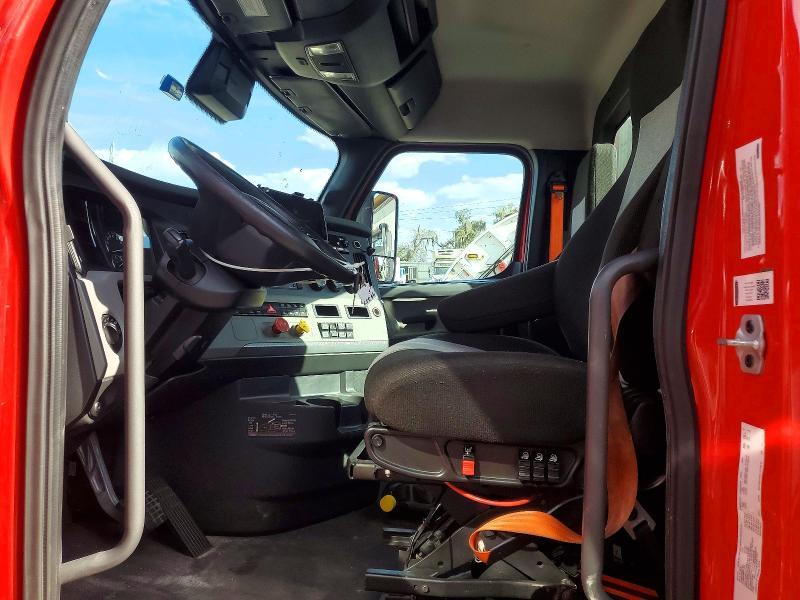 2022 Freigliner 2022 Freightliner Cascadia 116 Semi Truck