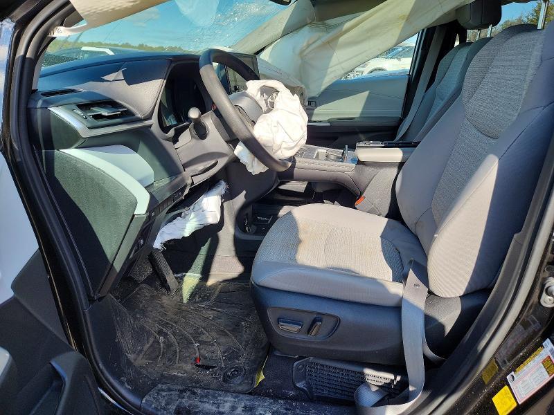 2025 Toyota Sienna le 8-passenger