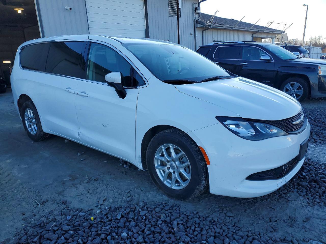 2023 Chrysler Voyager lx