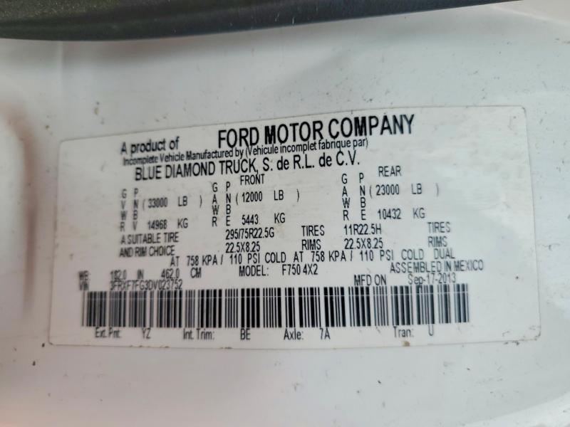 2013 Ford F750 Super Duty Flatbed Truck