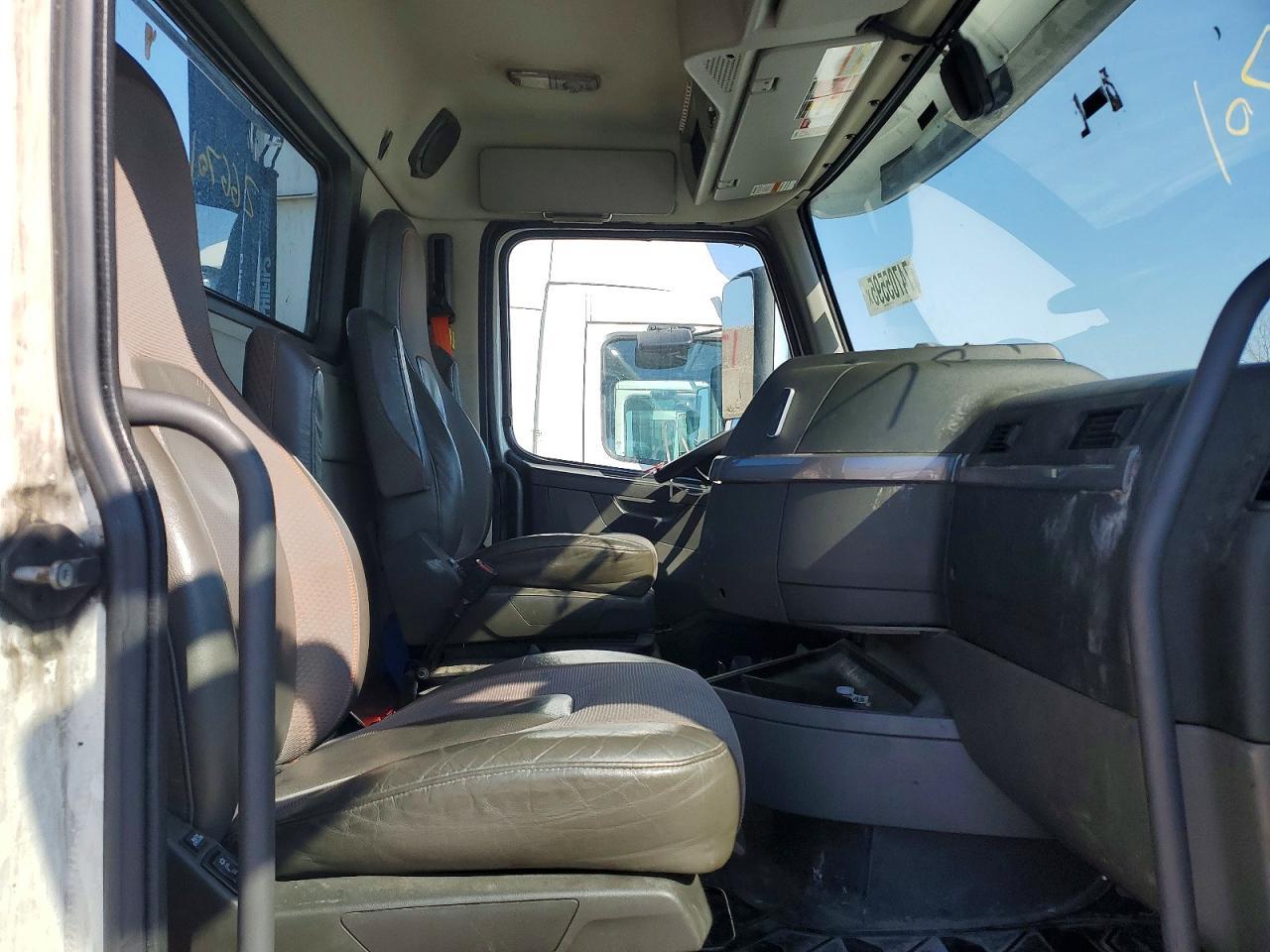 2020 Volvo VNR