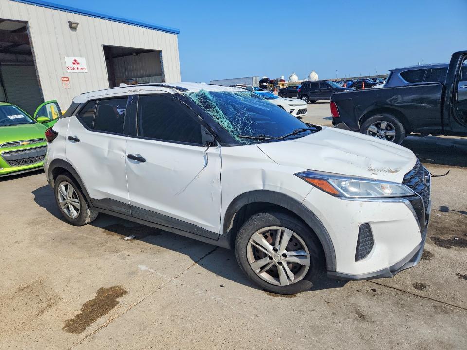 2021 Nissan Kicks s