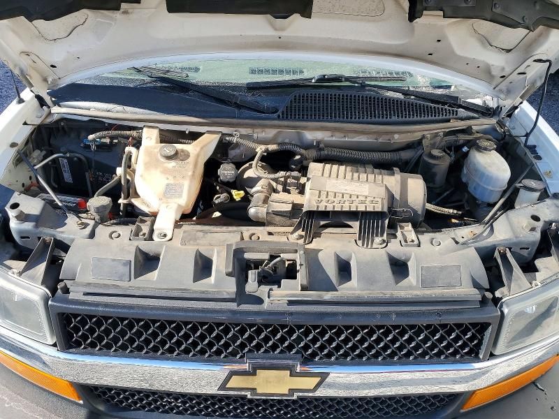 2020 Chevrolet Express BOX Truck