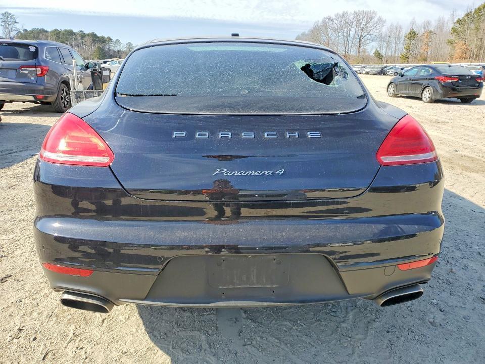 2016 Porsche Panamera 2