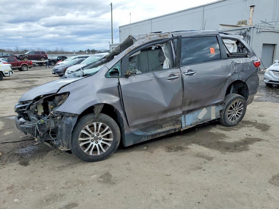 2018 Toyota Sienna xle