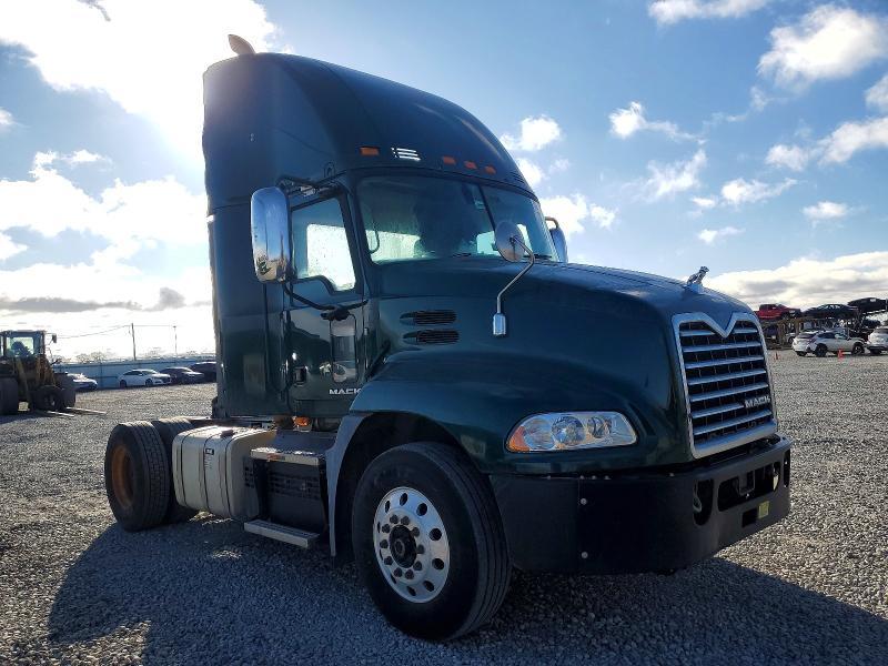 2018 Mack CXU612 Semi Truck