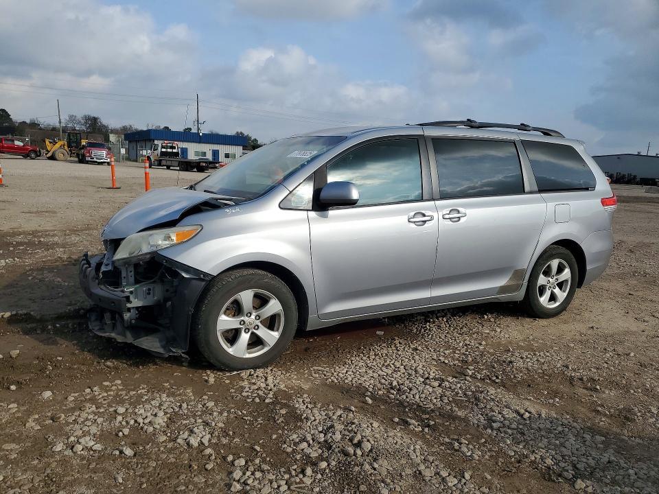 2011 Toyota Sienna le