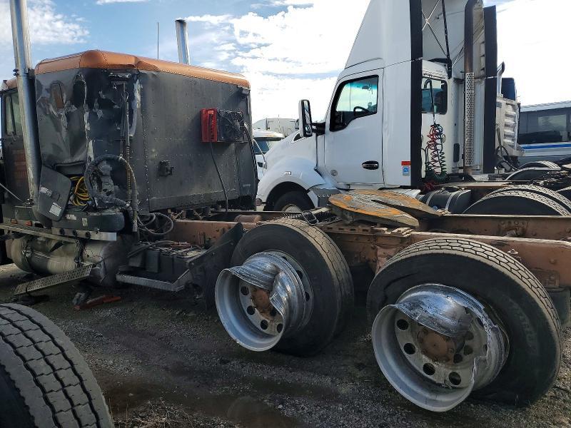 1995 Freightliner Conventional FLD120