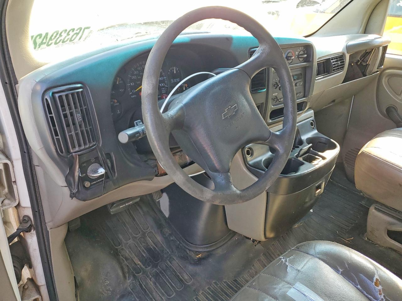 2001 Chevrolet Express BOX Truck